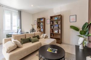 Χώρος καθιστικού στο Cosy T2 rénové, proche centre-ville-Fibre/Netflix