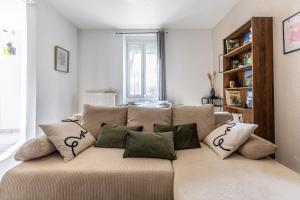 Ένα ή περισσότερα κρεβάτια σε δωμάτιο στο Cosy T2 rénové, proche centre-ville-Fibre/Netflix