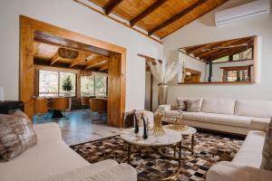 a living room with a couch and a table at Hotel Dorys de Lourdes in Pisco Elqui