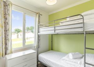 Meadow Lakes Holiday Parkにあるベッド