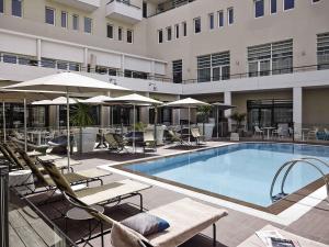 Hồ bơi trong/gần Novotel Avignon Centre