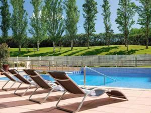 Hồ bơi trong/gần ibis Styles Barcelona Sant Joan Despi