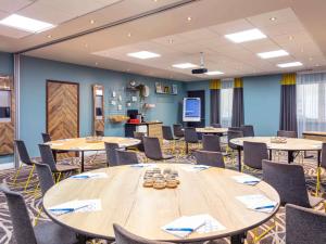 Khu vực ghế ngồi tại Novotel Edinburgh Centre +118 ảnh