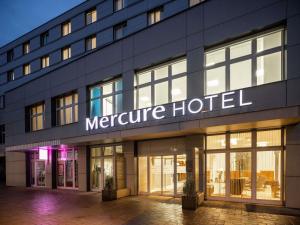 a building with a sign that reads metroure hotel at Hotel Mercure Graz City in Graz