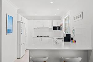 Η κουζίνα ή μικρή κουζίνα στο Forresters Dunes - Upstairs