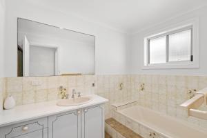 Ένα μπάνιο στο Forresters Dunes - Upstairs +16 φωτογραφίες