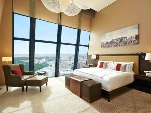 Postel nebo postele na pokoji v ubytování Fairmont Baku, Flame Towers + 183 fotografií
