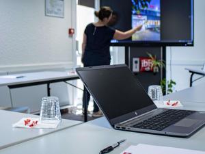 TV/trung tâm giải trí tại ibis Rennes Cesson