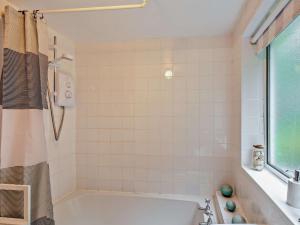 Ένα μπάνιο στο 2 Bed in Wasdale SZ077 +13 φωτογραφίες