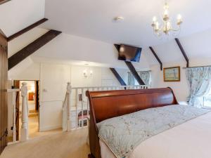 a bedroom with a bed and a chandelier at 2 Bed in Newquay 82370 in Mitchell