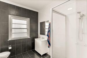 Ένα μπάνιο στο Avondale 7 Cashmore Street +5 φωτογραφίες