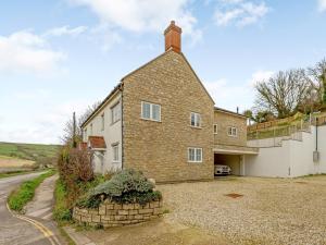 an exterior view of a large brick house with a driveway at 4 bed in Lulworth CHRIC in West Lulworth