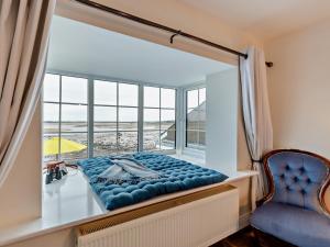 a window seat with a view of the beach at 2 Bed in Ravenglass 95884 in Ravenglass