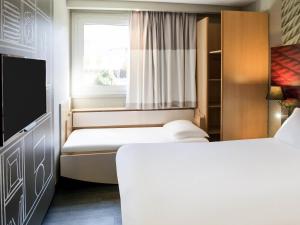 Postel nebo postele na pokoji v ubytování Ibis Sallanches Porte du MontBlanc + 57 fotografií