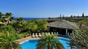 カハナにあるKapalua Ridge Villas 1521 · KRV 1521 Remodeled 1BD Kapalua Villaのプールのあるリゾートの航空写真
