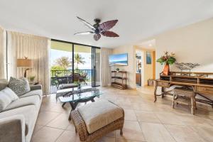 Χώρος καθιστικού στο Valley Isle 401 · VI 401 Remodeled OceanFront Condo w Ocean View