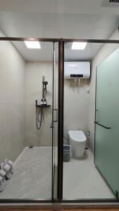 Bilik mandi di 琶心酒店公寓 Pace Hotel Apartment- Pazhou Station -Line8 and Line11 - few minutes' walk to Canton Exhibition Center