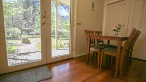 Κήπος έξω από το Harrietville Cottage