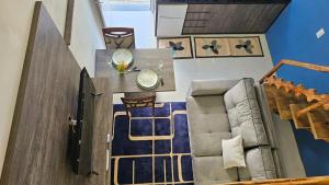 a living room with a table and a couch at Apartamento Firenze - Conforto e Estilo na Serra Gaúcha in Bento Gonçalves