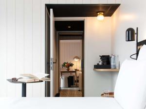 an open door leading into a room with a table at Mercure Paris Bercy Bibliothèque in Paris