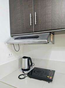 Kuchyň nebo kuchyňský kout v ubytování One Bedroom One Oasis Ecoland LC Suites