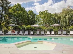 Πισίνα στο ή κοντά στο Mercure Beaune Centre