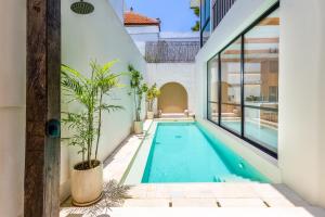a swimming pool in the middle of a house at Villa Tin in Pererenan