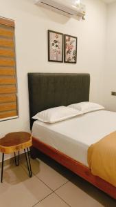 Katil atau katil-katil dalam bilik di somainn Rooms near Trivandrum North Railway Station Kochuveli