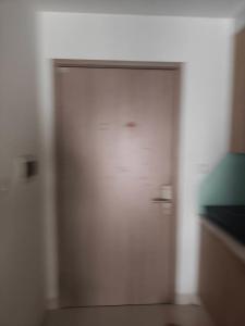 ajar door in a room with a white wall at Linh Kinh Bắc in Hòa Bình