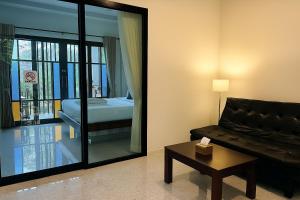 Un pat sau paturi într-o cameră la The Rinya hotel