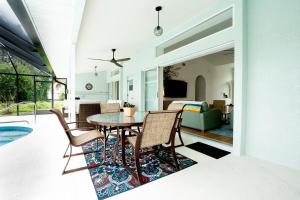 Ruang duduk di Sunset Palms