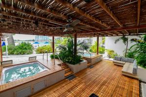 an indoor swimming pool in a house with a ceiling at BAIA KRISTAL CARTAGENA Mi descanso ideal in Cartagena de Indias