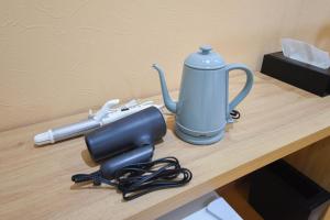 a table with a tea kettle and a camera on it at Setolive別邸 by 4S STAY in Takamatsu