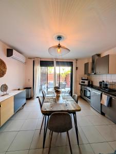 Kuchyň nebo kuchyňský kout v ubytování Etang Salé les bains - Corail Cosy + 21 fotografií