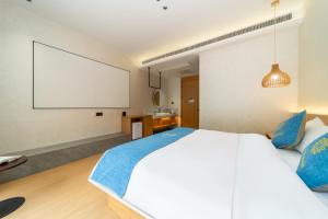 Imagen de la galería de Floral Luxury Xijiantang B&B, en Jingxian