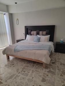 Una cama o camas en una habitación de Suites & Lofts Olivier