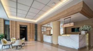 a dining room with a table and chairs at Jinjiang Inn Select Xiamen International Airport in Xiamen