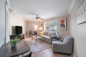 a living room with a couch and a table at Landing Spectacular 1BD Pool Gym in West Baton Rouge