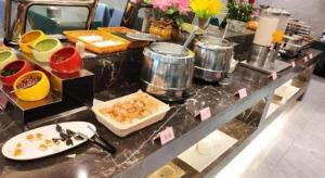 a buffet line with food on a table at Green Tree Inn Express Fuzhou Three Lanes and Seven Alleys Nanmendou Metro Station in Fuzhou