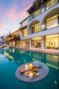 a table of food sitting on top of a swimming pool at Floral Luxury Xijiantang B&B in Jingxian