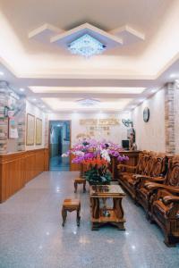 Vstupní hala nebo recepce v ubytování Khách Sạn Sơn Hiển
