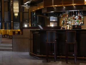 Ο χώρος του lounge ή του μπαρ στο Sofitel Algiers Hamma Garden