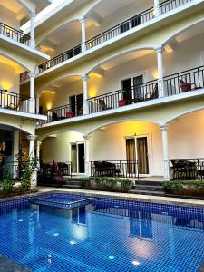 La alberca dentro o cerca de Morjim Sunset Hotel - 400 meter to Morjim Beach