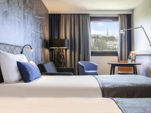 a hotel room with a bed and a window at Mercure Budapest Castle Hill in Budapest