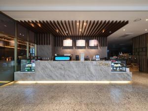 Lobi atau kawasan kaunter penerimaan di Stanford Hotel Myeongdong