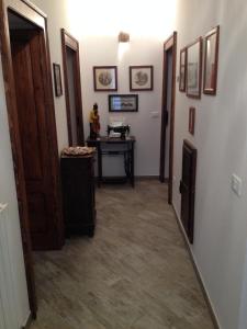 a hallway with two doors and a desk in a room at Masseria Spadone in Civitella Casanova
