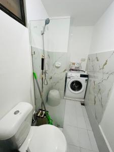 Ένα μπάνιο στο Your Perfect Staycation Spot!