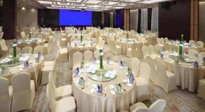 a large room with white tables and white chairs at SUN Yat-sen university Hotel and Conference Centre in Guangzhou