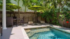 Bazén v ubytování Ecco Domani by AvantStay Gorgeous Home w Pool Balcony in Great Location Month Long Stays Only nebo v jeho okolí