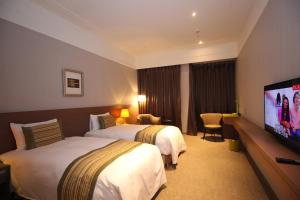 Grace Hotel tesisinde bir odada yatak veya yataklar